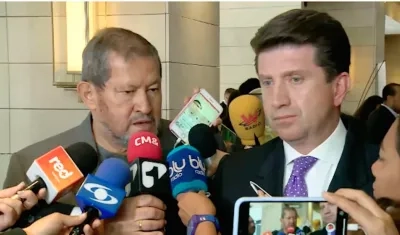 Angelino Garzón y Diego Molano, delegados en la mesa paralela con centrales obreras.