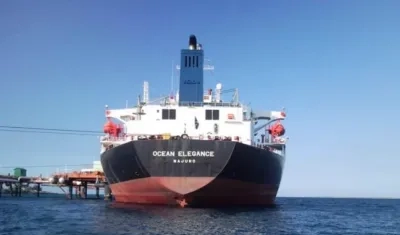Algunos buques petroleros venezolanos cambian de nombre para evitar sanciones de EEUU.