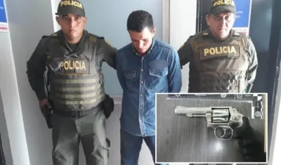 Johnny de Jesús Moreno Muñoz, capturado con arma.