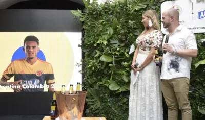 Melissa Martínez y Miguel Merino en la presentación de la Cerveza Águila como patrocinador de Copa América 2020.