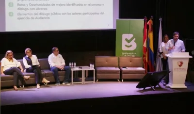 Funcionarios del Distrito durante la rendición de cuentas.