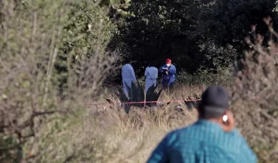 Peritos forenses laboran este viernes en México, en el lugar donde explotó una venta de pólvora.