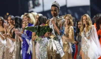 La sudafricana Zozibini Tunzi, fue coronada como Miss Universo 2019.