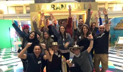 La consejera para las regiones del Gobierno de Colombia, Karen Abudinen, con la delegación colombiana en la presentación de Barranquilla ante el BID.