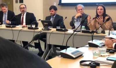 El Alcalde electo Jaime Pumarejo y la Alta Consejera, Karen Abudinen, con el directorio del BID.