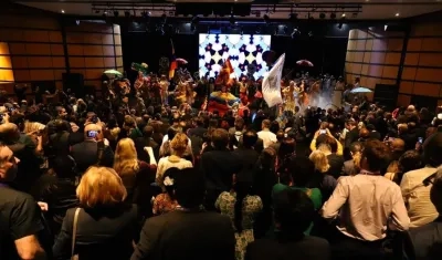 Momento en que representante de 180 países ovacionan al Carnaval de Barranquilla.