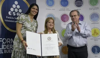 Sandra Plata, Directora Regional de la Esap; la Gobernadora electa de Atlántico Elsa Noguera y Mauricio Vasco, Subdirector de Alto Gobierno.