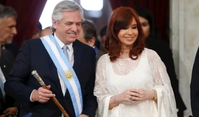 Alberto Fernández asumió este martes la Presidencia de Argentina. A su lado Cristina Fernández, su vicepresidenta.