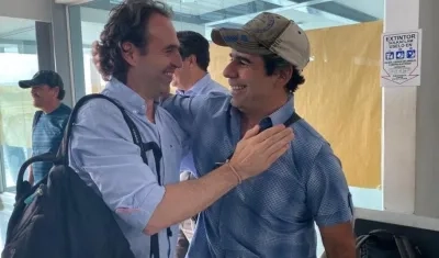 Alcade de Medellín saluda al Alcalde de Barranquilla, Alejandro Char, en Neiva.