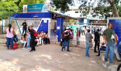 Trabajadores del Cari Mental durante la jornada de protesta.