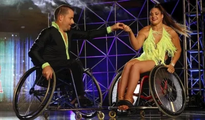 Pareja de bailarines australianos durante la competencia.