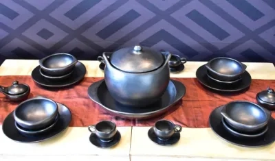 La Cerámica Negra de La Chamba se obtiene de la combinación de tres (3) clases de arcillas.