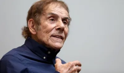 El pintor colombiano David Manzur 