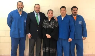 El Defensor del Pueblo y los cuatro colombianos.