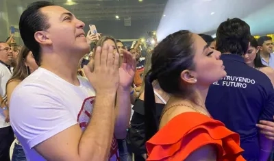 Cristian Castro con su novia barranquillera Martha Muvdi