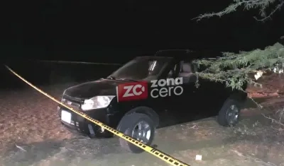 El carro de Nathalia Jiménez y Rodrigo Monsalve.