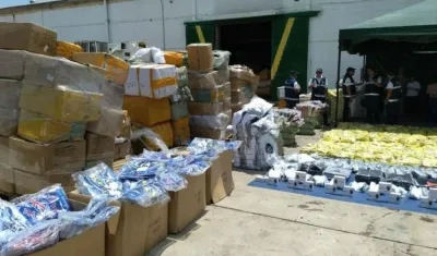 180 mil camisetas "chinas" de la selección Colombia incautadas por la DIAN en Barranquilla