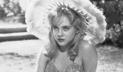 La actriz Sue Lyon.
