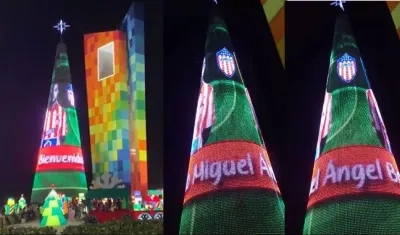 Imagen de Miguel Ángel Borjja en el gigantesco árbol navideño.