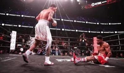 El americano Gervonta Davis tras mandar a la lona al cubano Yuriorkis Gamboa.