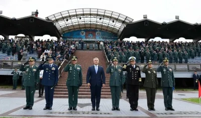 El Presidente Iván Duque junto a la cúpula militar.