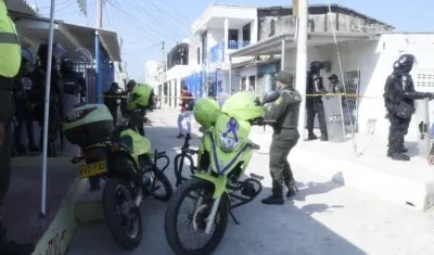 La Policía hizo presencia donde ocurrió la masacre en el barrio Universal, el pasado 26 de enero.