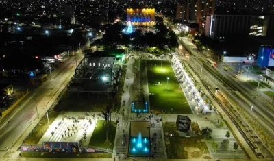 Panorámica nocturna de la ampliación de la Plaza de la Paz.