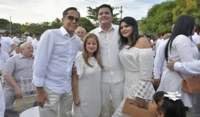 La Gobernadora Elsa Noguera y el Alcalde Rodolfo Ucrós (centro).