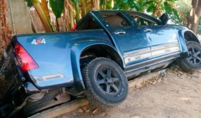 Así quedó la camioneta del alcalde de San Cayetano.