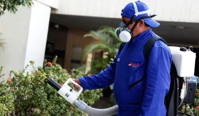 Labores de fumigación en el Cari E.S.E.