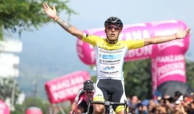 Óscar Quiroz al imponerse en el meta. 