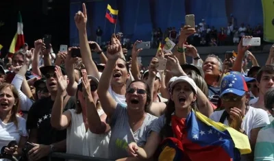 Cientos de venezolanos no reconocen la legitimidad de Nicolás Maduro.