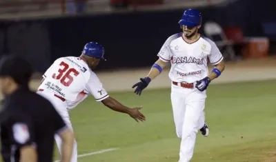 Panamá anota una carrera. 