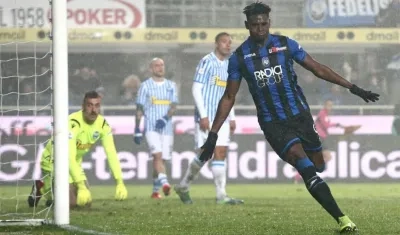 Duvan Zapata celebra su anotación ante el Spal. 