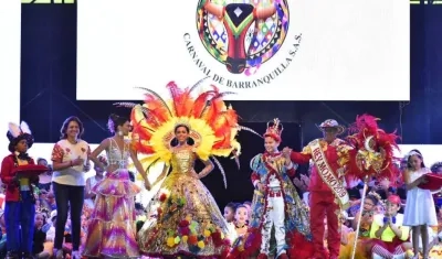 Momento de la coronación de los Reyes Infantiles.