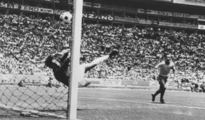 Imagen de la fabulosa atajada de Banks a Pelé.