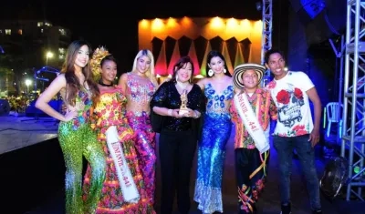 La orquesta de Belkis Concepción y las Estrellas del Merengue junto a los Reyes Infantiles del Carnaval de la 44.