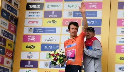 Rigoberto Urán, al lado de Martín Emilio Cochise Rodríguez. 