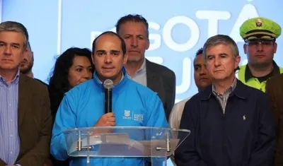 El secretario General de la Alcaldía de Bogotá, Raúl Buitrago. informa sobre los fenómenos atípicos que obligan a tomar alerta ambiental.