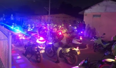 Momentos en que los policías realizaban el operativo en el suroccidente.