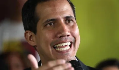 Juan Guaidó, presidente del parlamento venezolano, proclamado presidente.