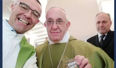 El párroco de Marghera (Venecia), Nandino Capovilla, y el Papa Francisco.