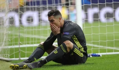 Cristiano Ronaldo se lamenta tras perder una opción de gol para la Juventus. 