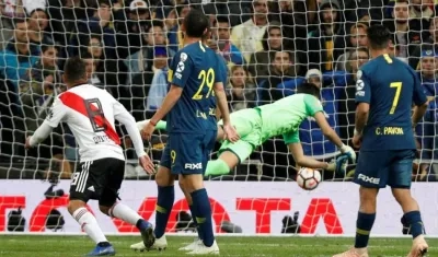 Gol de Juan Fernando Quintero a Boca, en el Santiago Bernabéu.