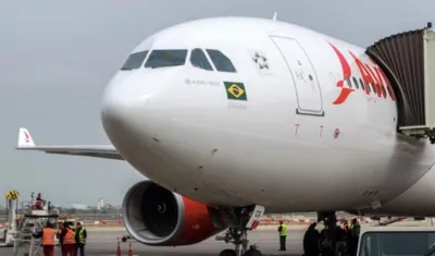 El holding reveló que tiene actualmente la intención de eliminar su flota de Embraer.