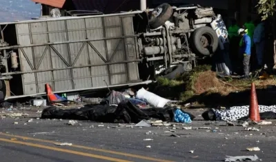 Así quedó el bus en el accidente.