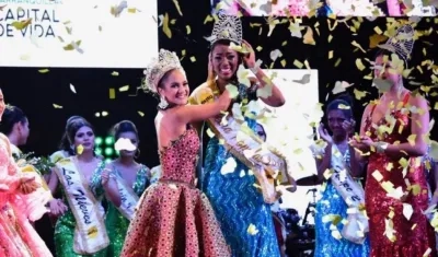 Valeria Abuchaibe y la Reina Popular Daneska Camargo.