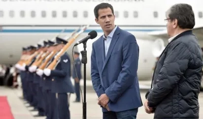 Juan Guaidó y el Canciller Carlos Holmes Trujillo.