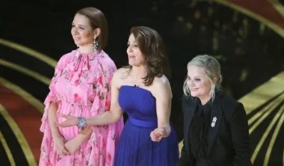  Maya Rudolph junto con Amy Poehler y Tina Fey.