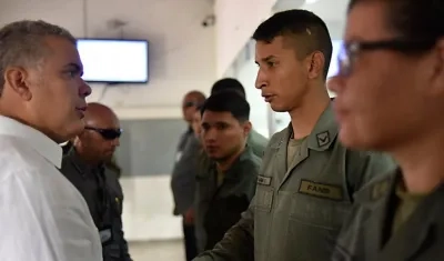 El Presidente de la República, Iván Duque junto a los militares.